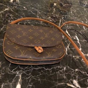 Louis Vuitton crossbody purse
